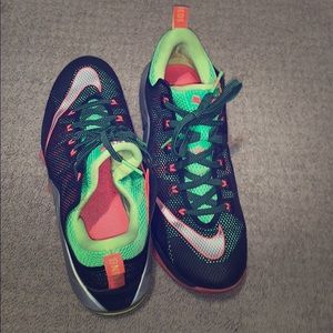 Men’s basketball shoes Lebrons